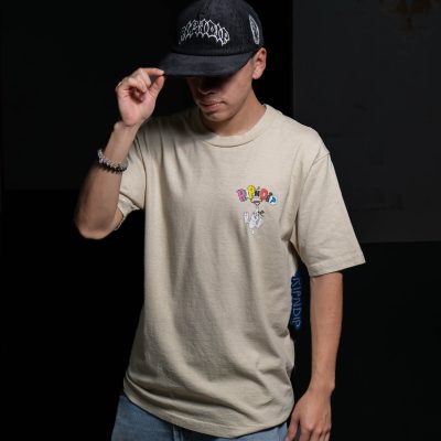 RIPNDIP PLAYERA NERM WORLD TEE SAND RNDFALL25133