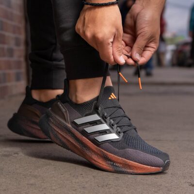 B4-183 ADIDAS ULTRABOOST 5 MALE JQ6653 NEGRO/NARANJA TALLA 9